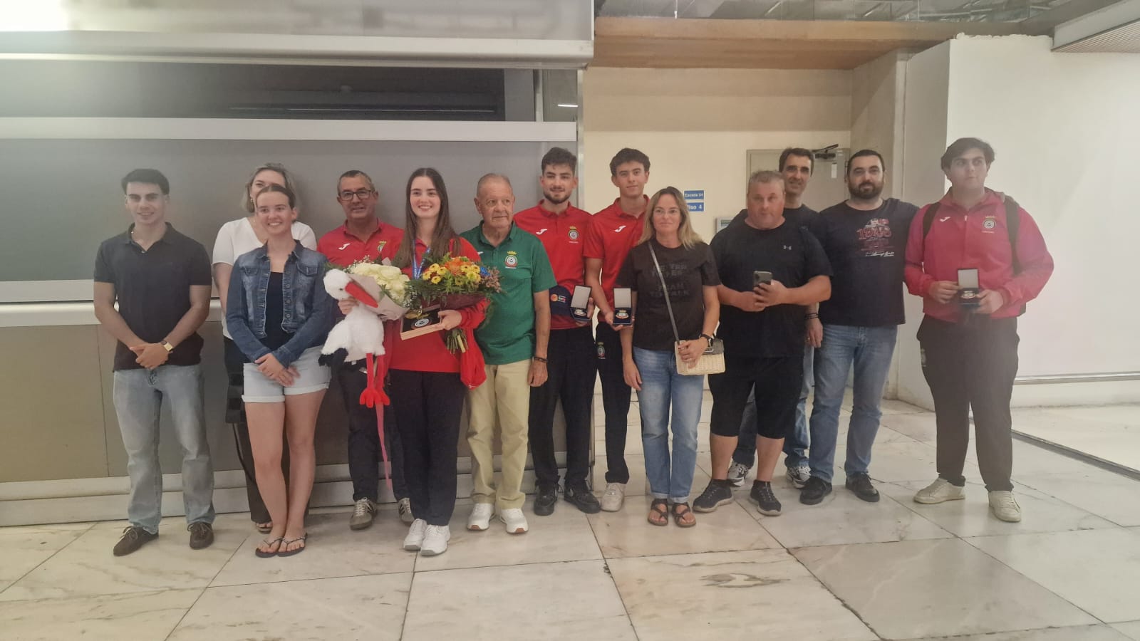 Comitiva nacional U-23 de Fosso Olímpico no aeroporto